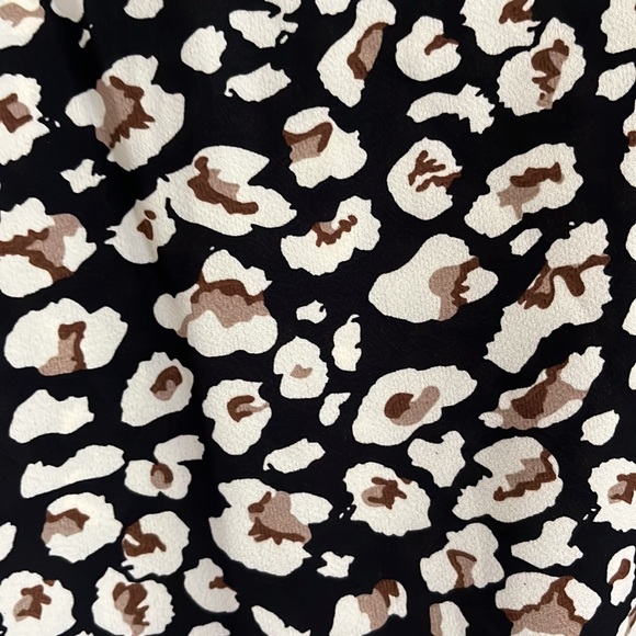 animal print lightweight blouse - Picture 2 of 6